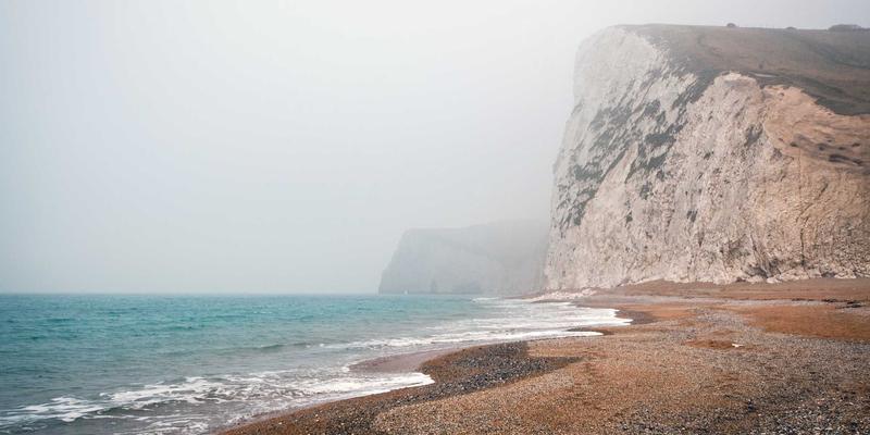 从财务外包到智能中枢：财务共享服务中心的流程优化与数字化转型路径